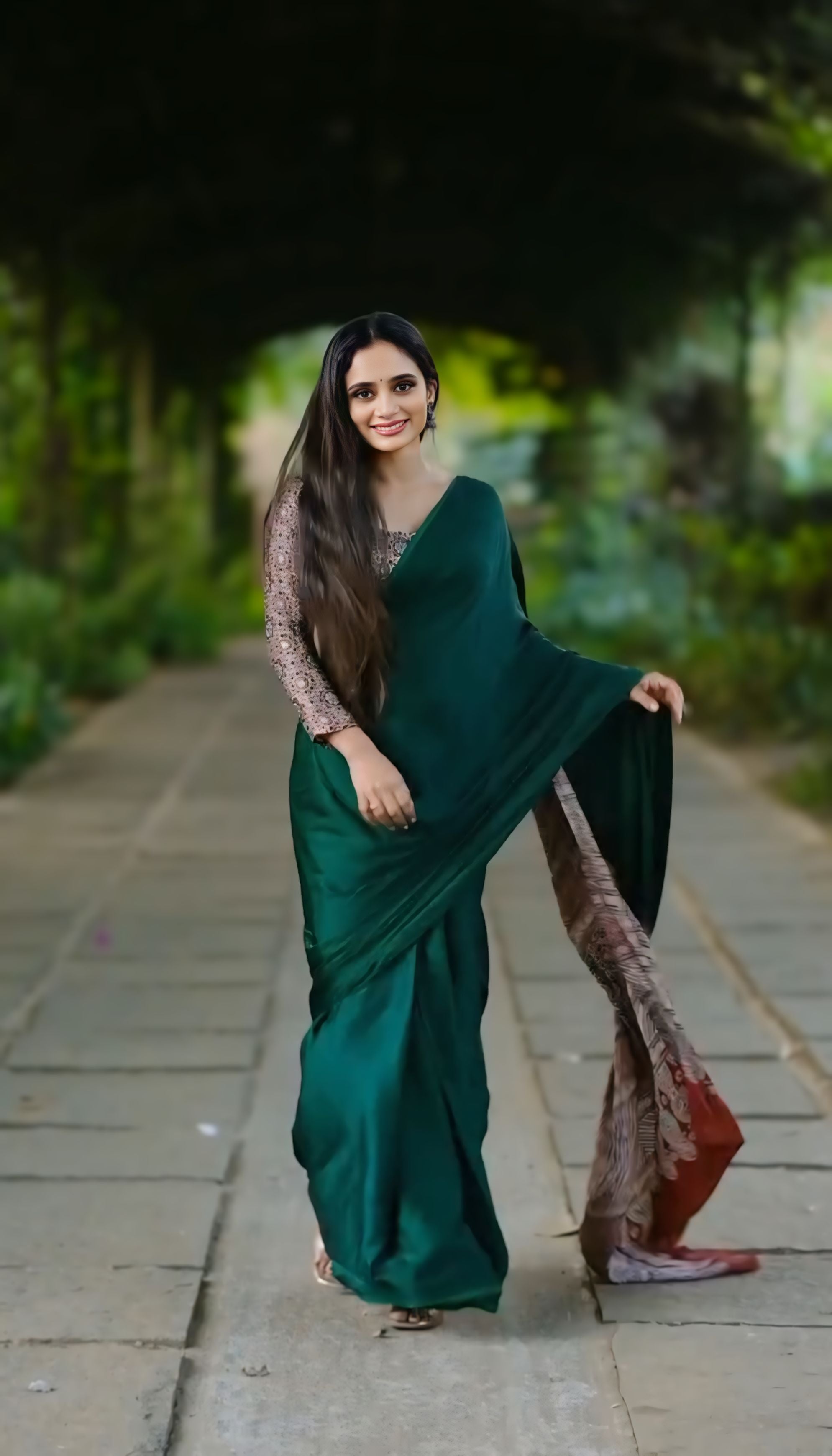 Women Emerald Green Elegant Saree with Designer Printed Border