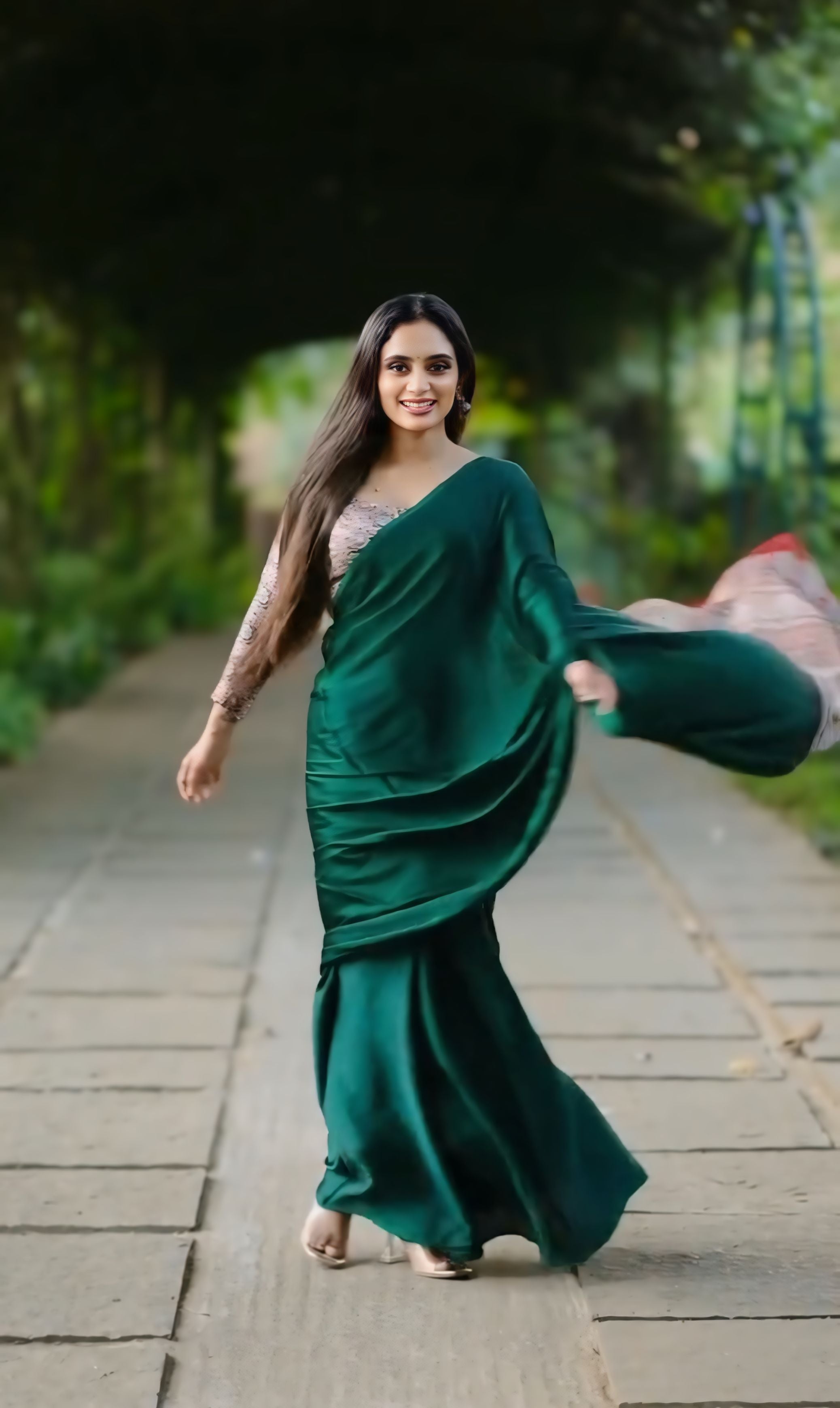 Women Emerald Green Elegant Saree with Designer Printed Border