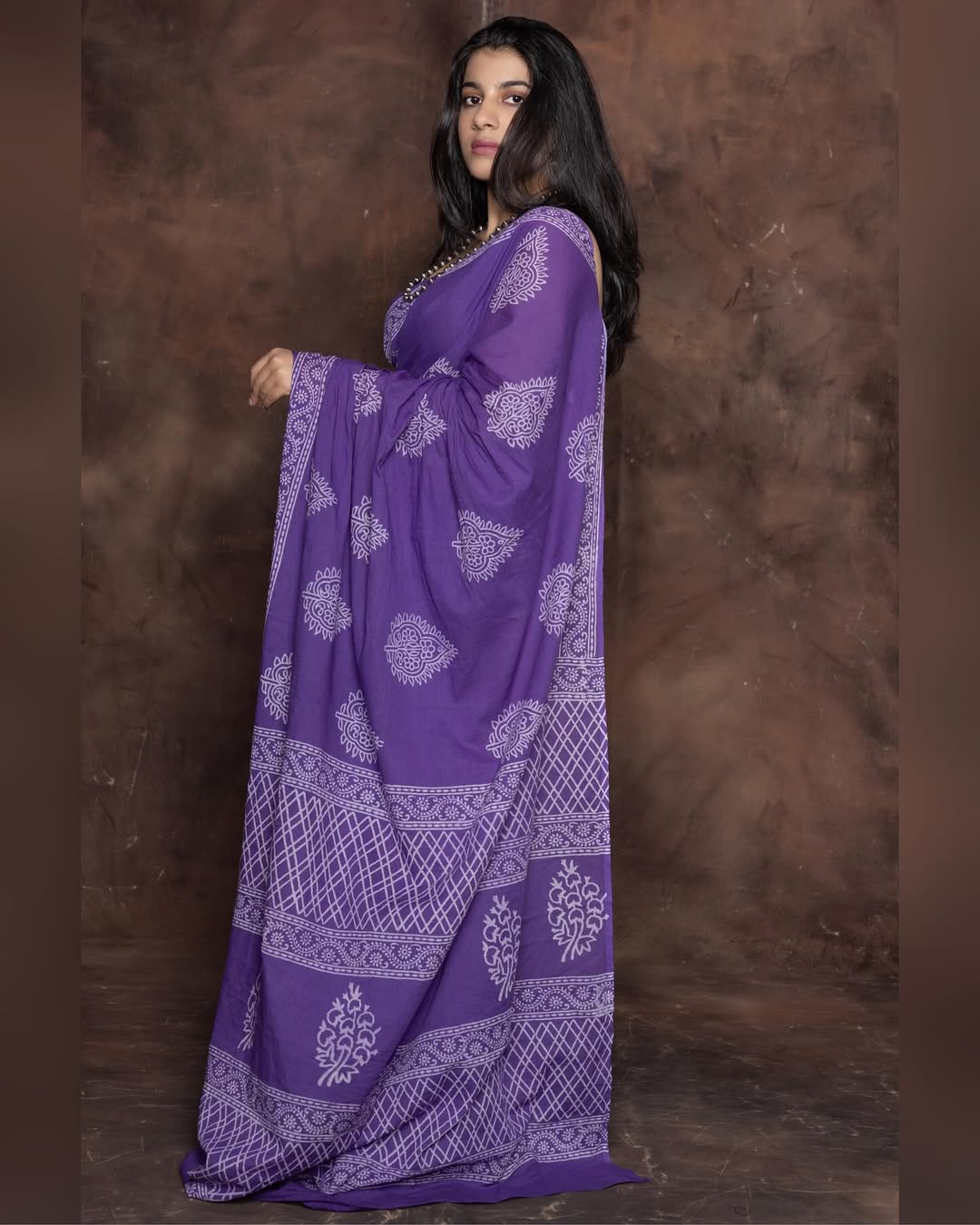 Purple Designer Saree With Elegant Ethnic Print Work