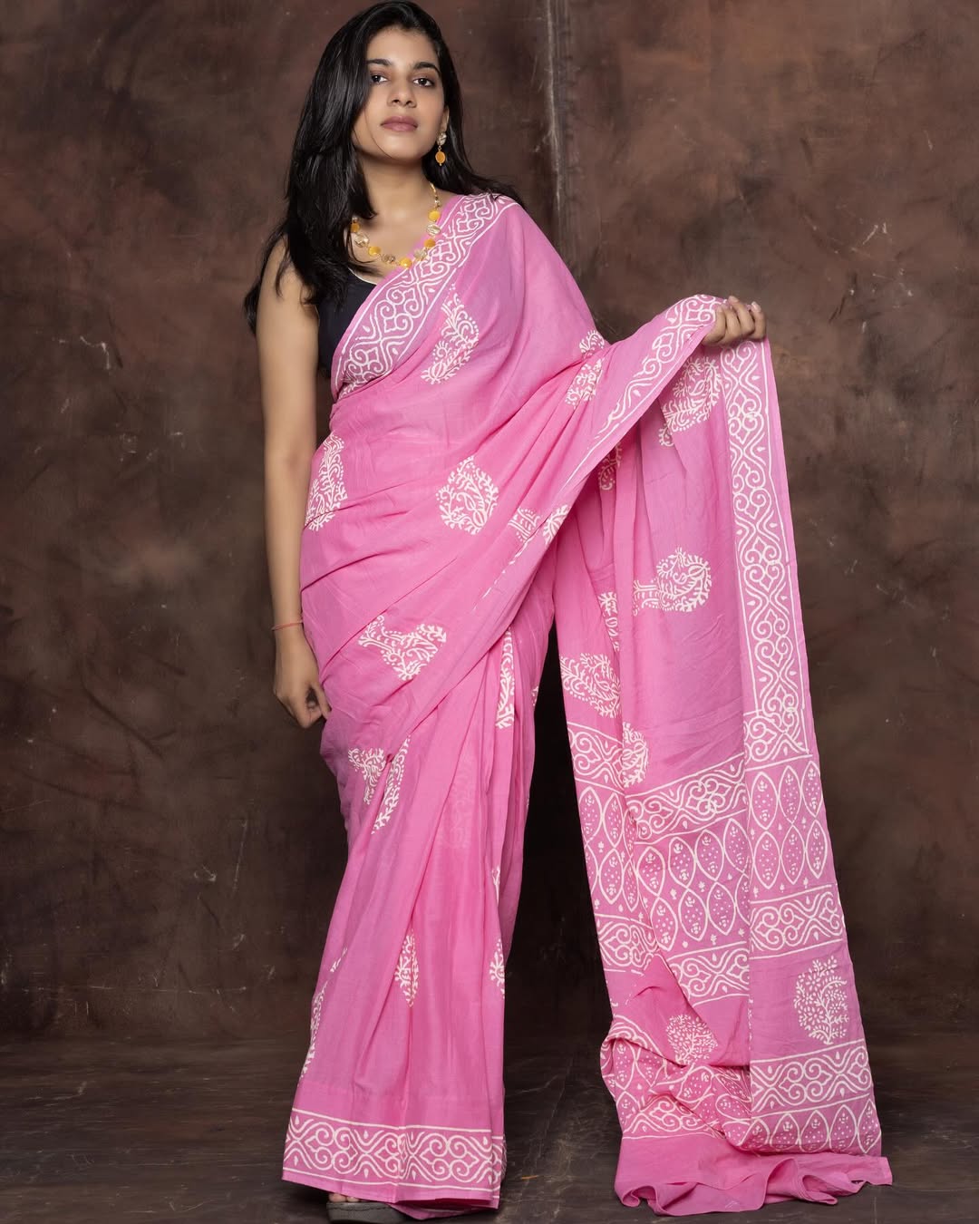 Baby Pink Traditional Saree with Elegant White Ethnic Print