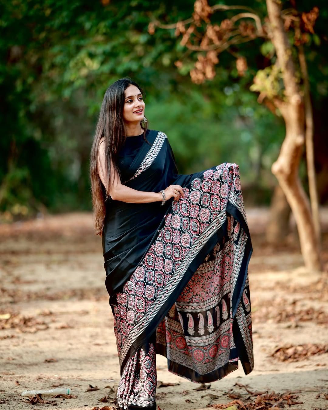 Women Ethnic Printed Saree with Elegant Traditional Border