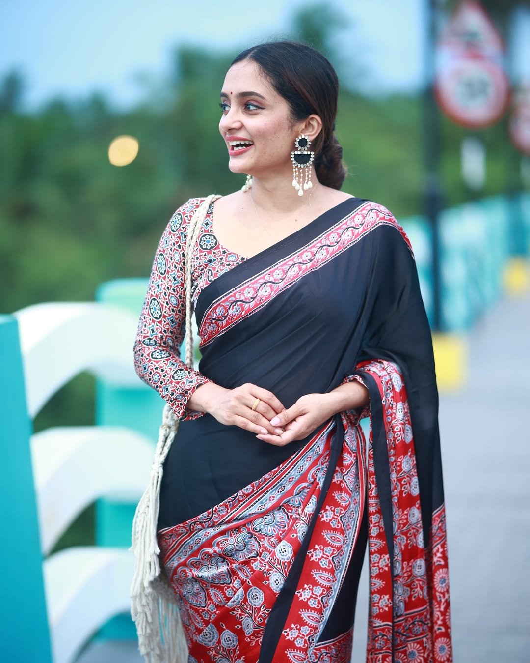 Women Black & Blue With Red Designer Saree with Artistic Traditional Print