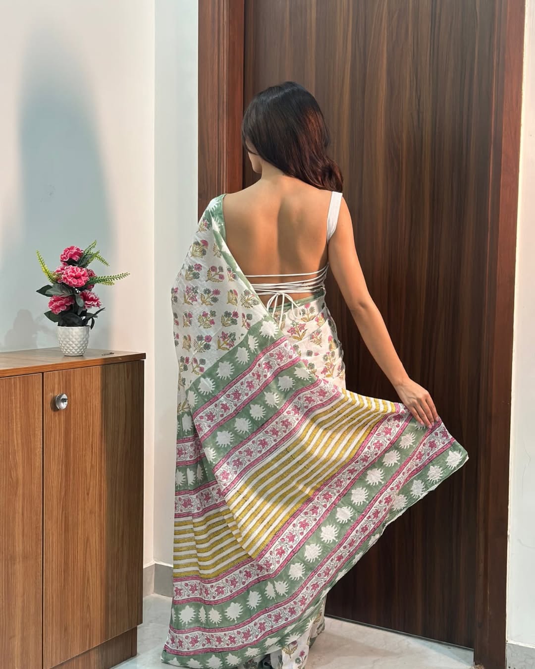 Floral Cream Printed Saree With Elegant Ethnic Styling