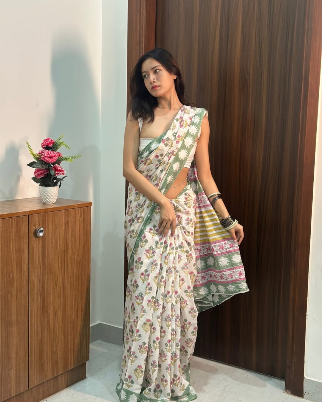 Floral Cream Printed Saree With Elegant Ethnic Styling