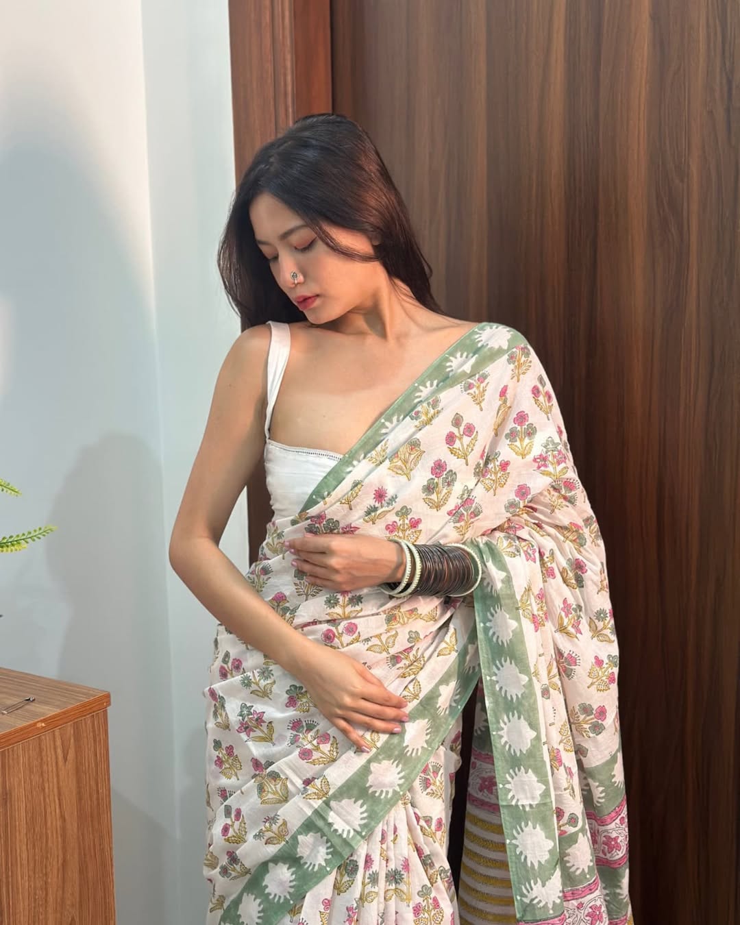 Floral Cream Printed Saree With Elegant Ethnic Styling