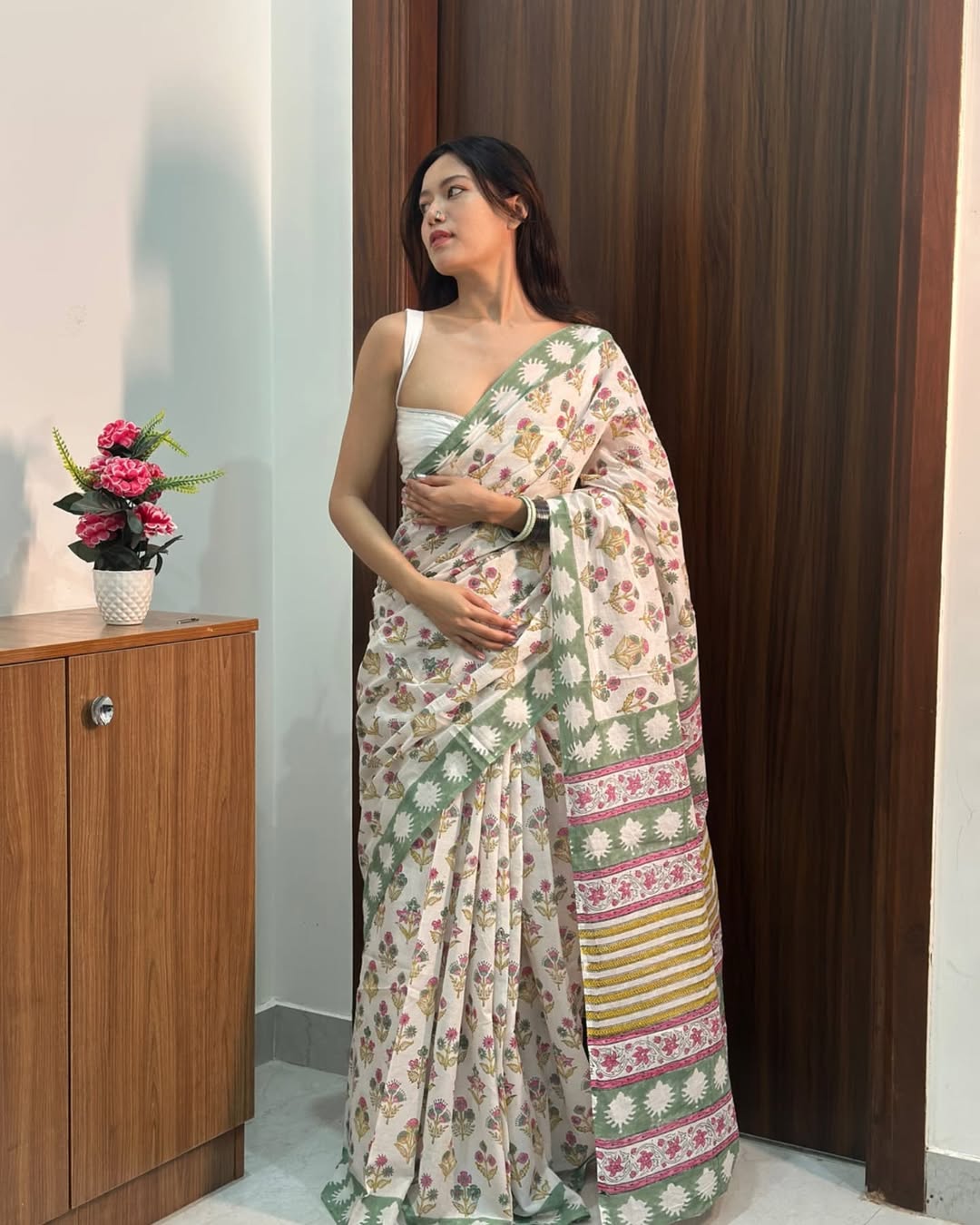 Floral Cream Printed Saree With Elegant Ethnic Styling