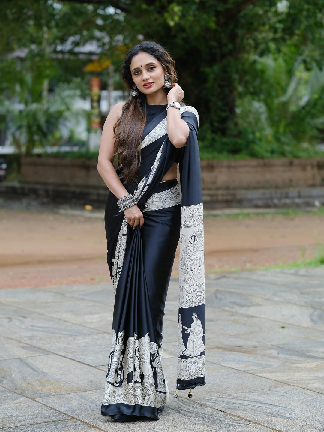 Women Black White Traditional Saree with Elegant Contrast Border