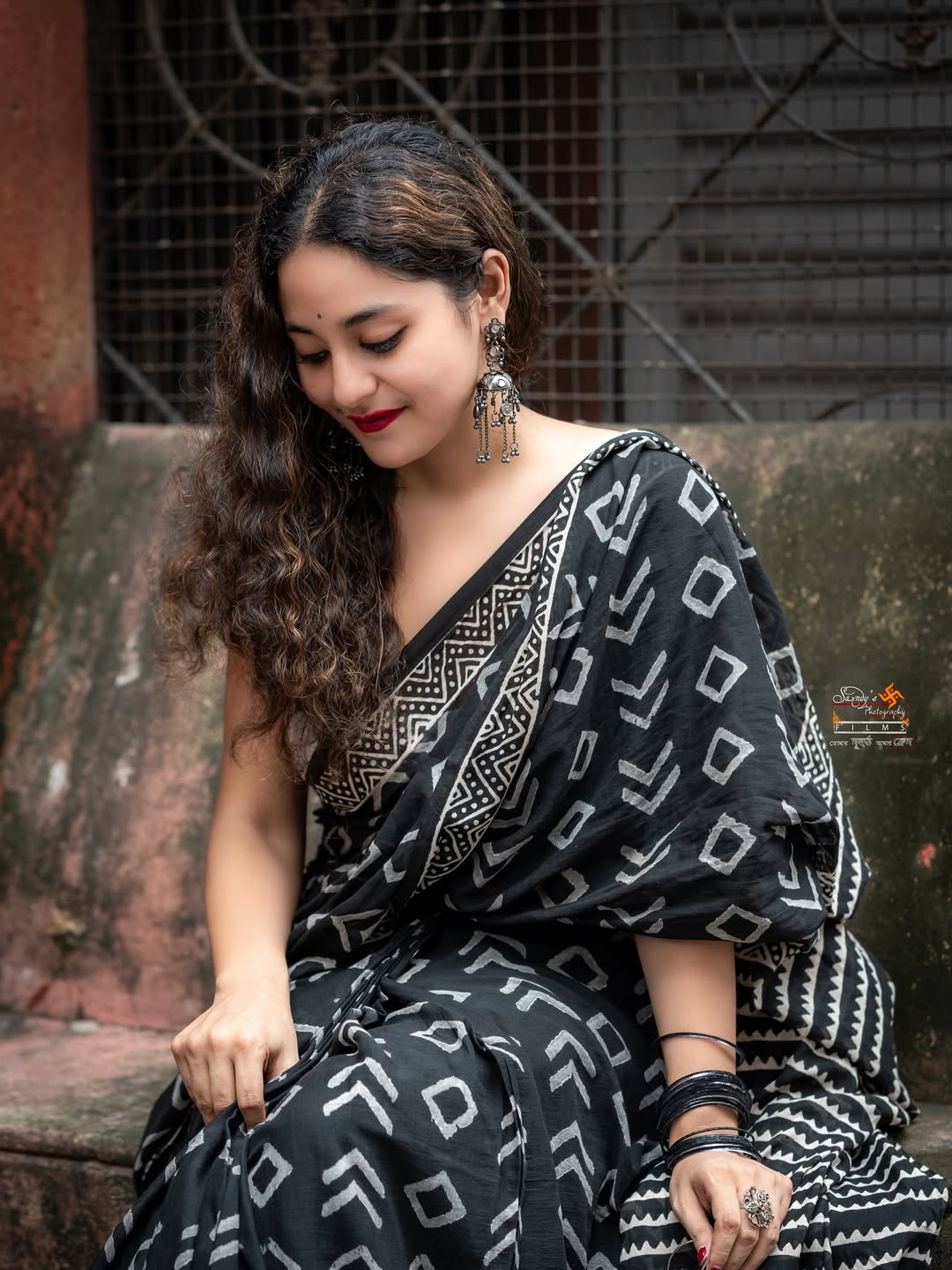 Black Traditional Printed Saree With Elegant Ethnic Design
