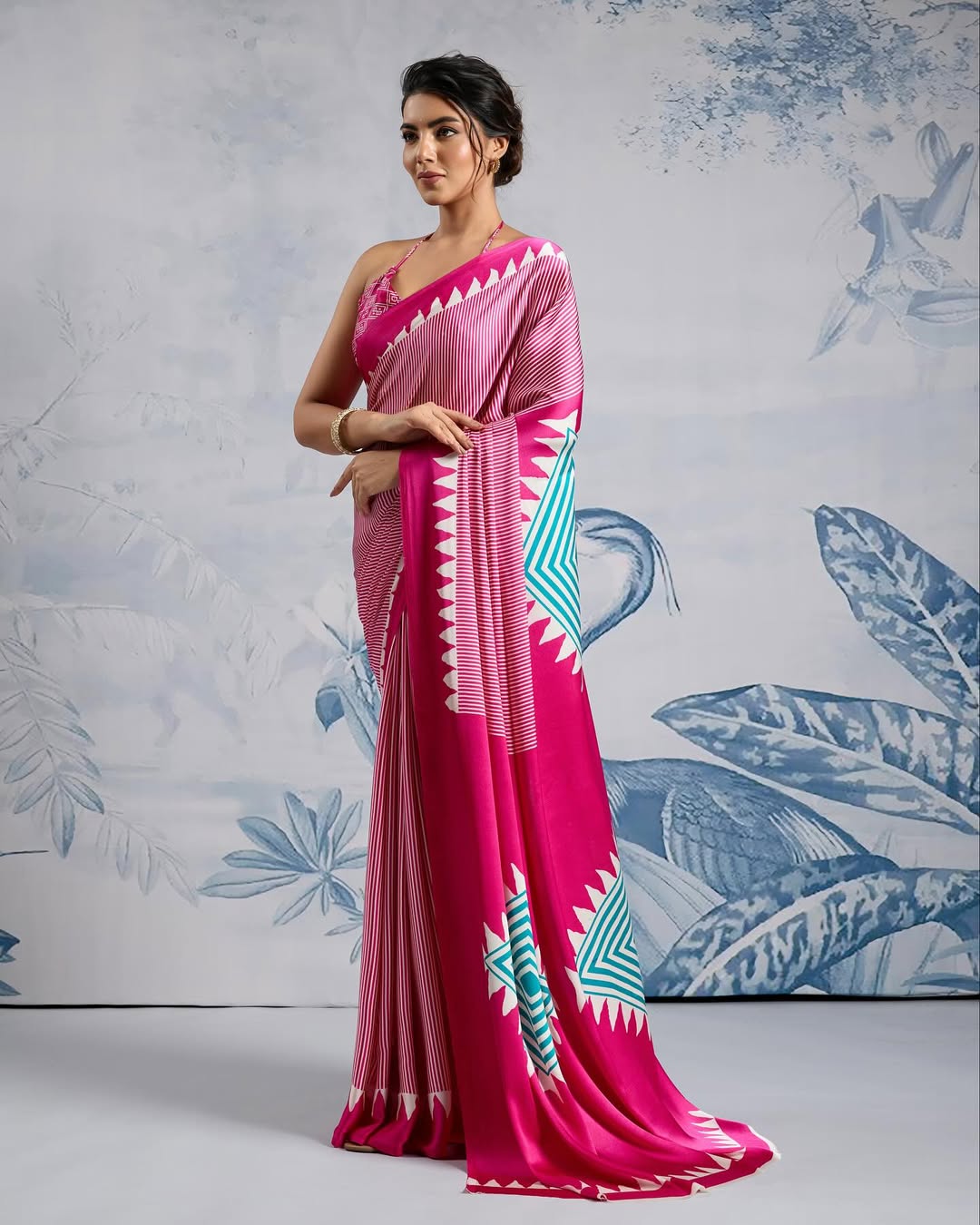 Women Royal Traditional Saree with Elegant Geometric Print