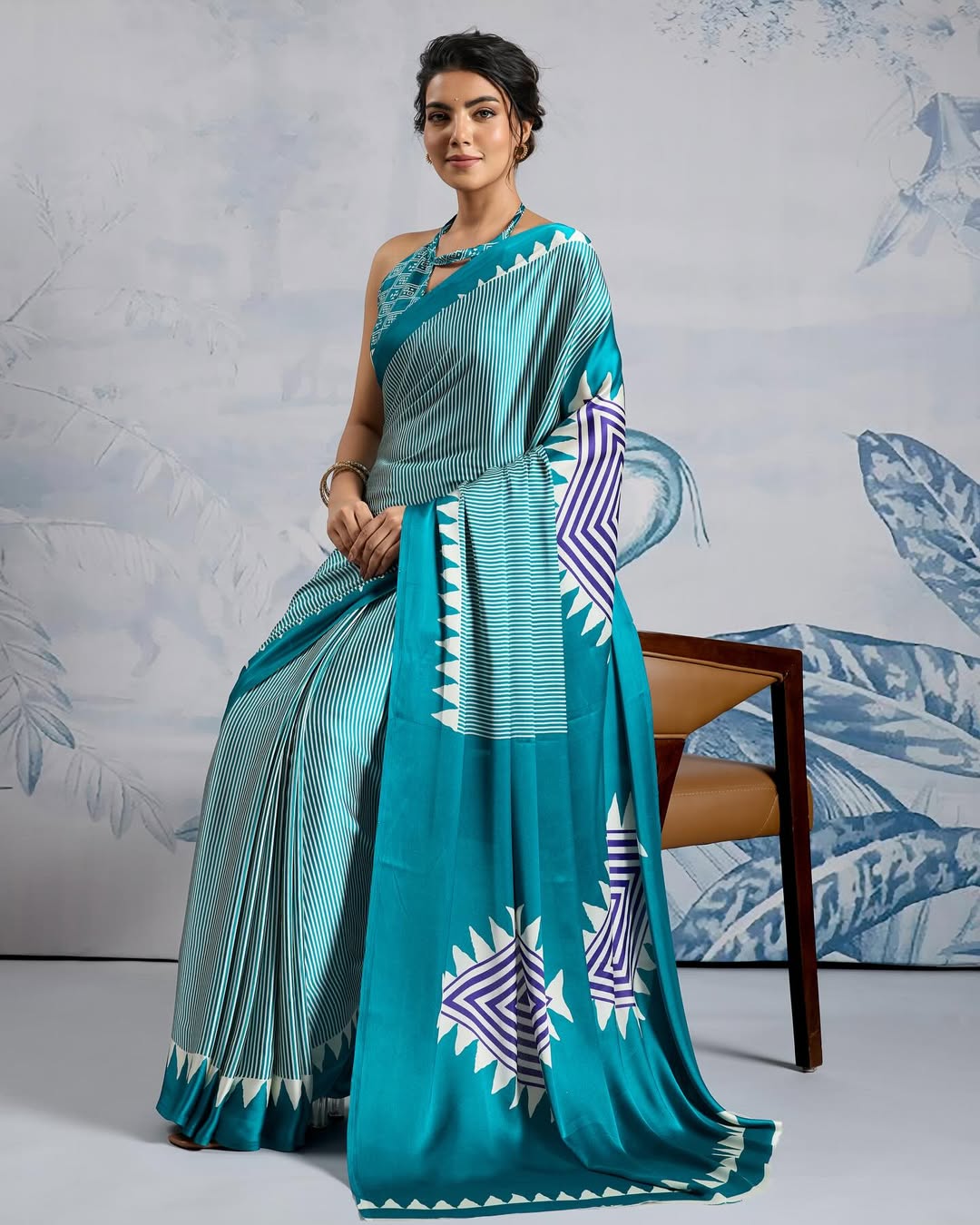 Women Royal Traditional Saree with Elegant Geometric Print