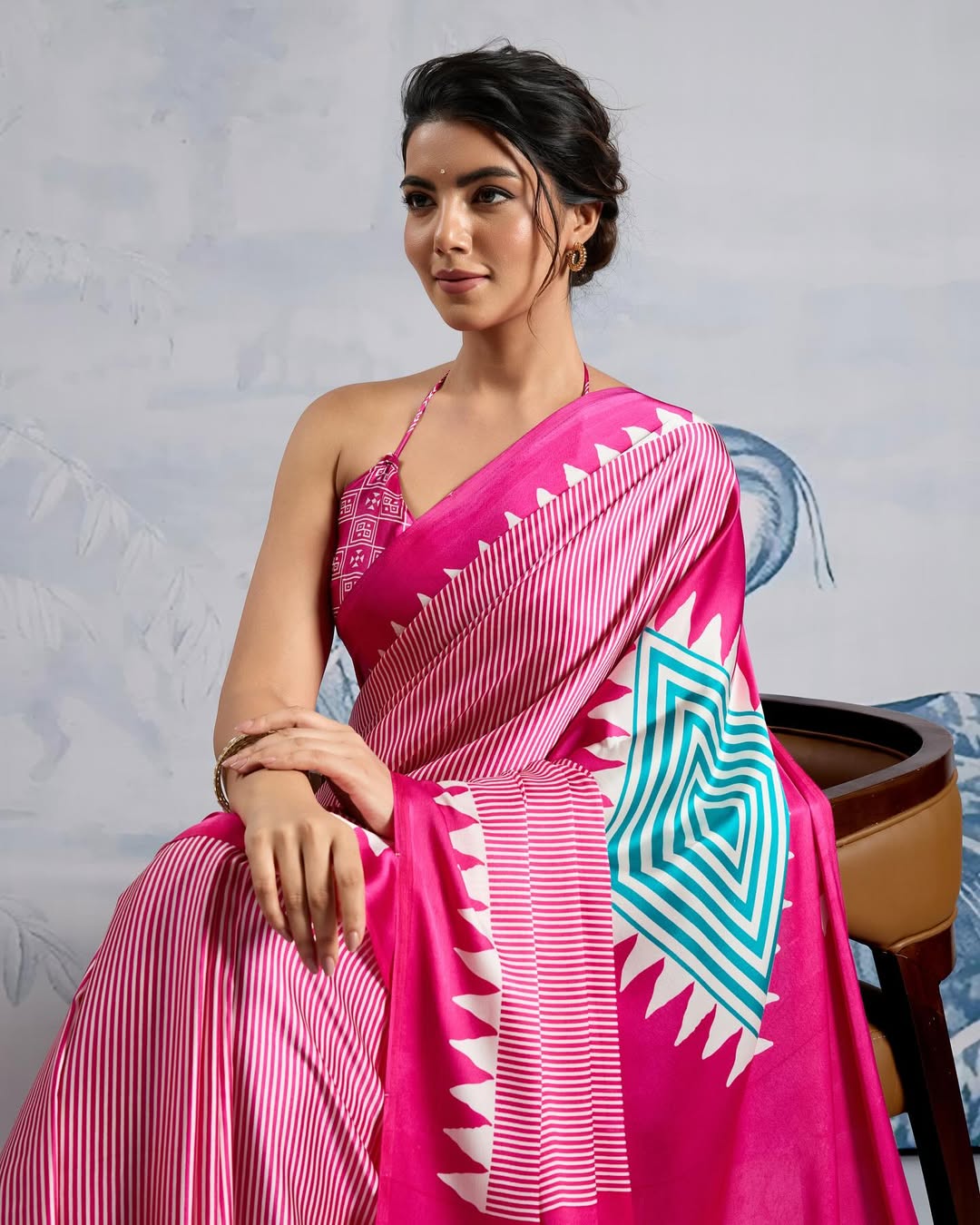 Women Royal Traditional Saree with Elegant Geometric Print