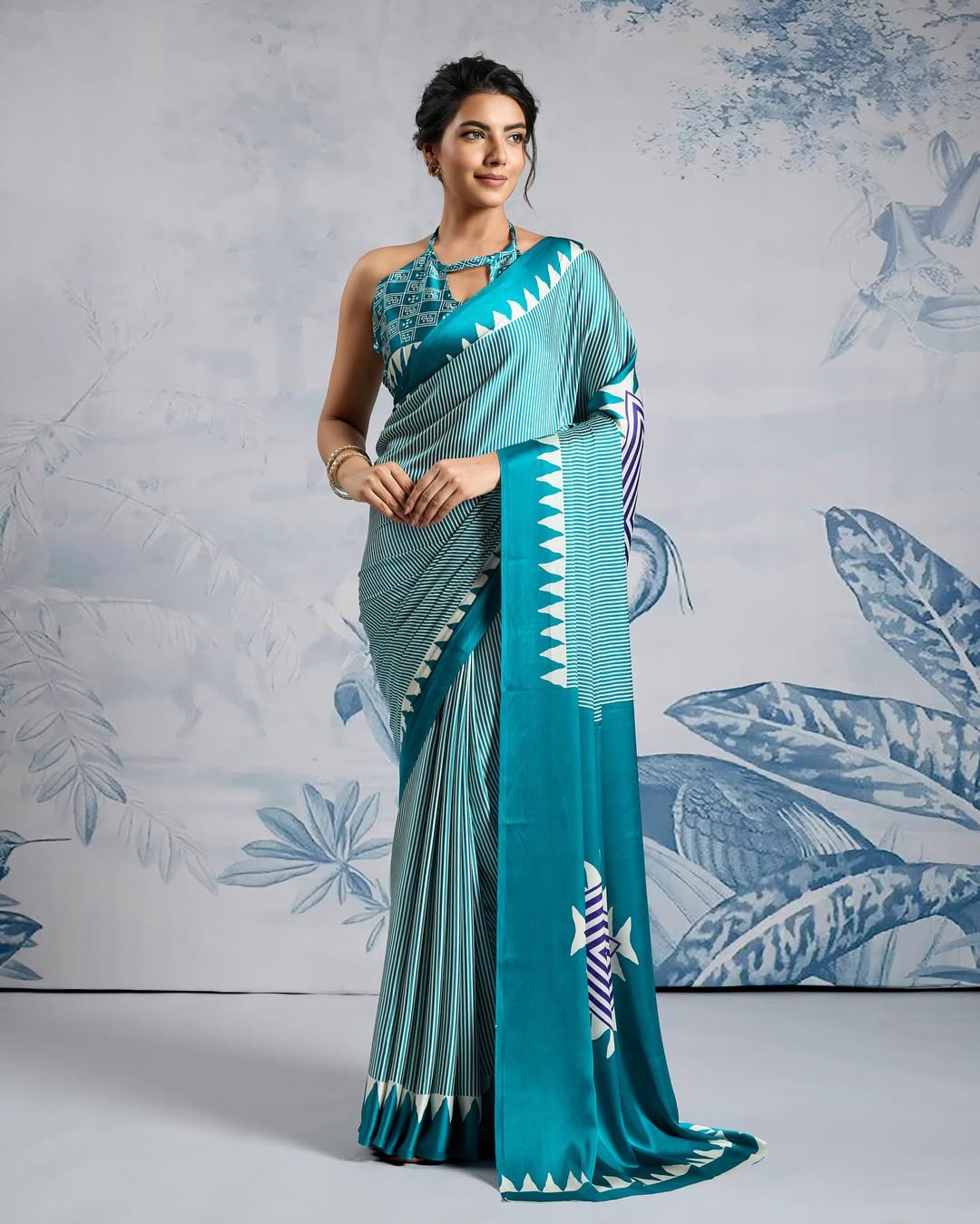 Women Royal Traditional Saree with Elegant Geometric Print