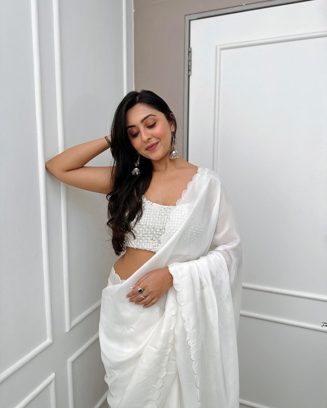 White Elegant Saree With Stylish Traditional Drape