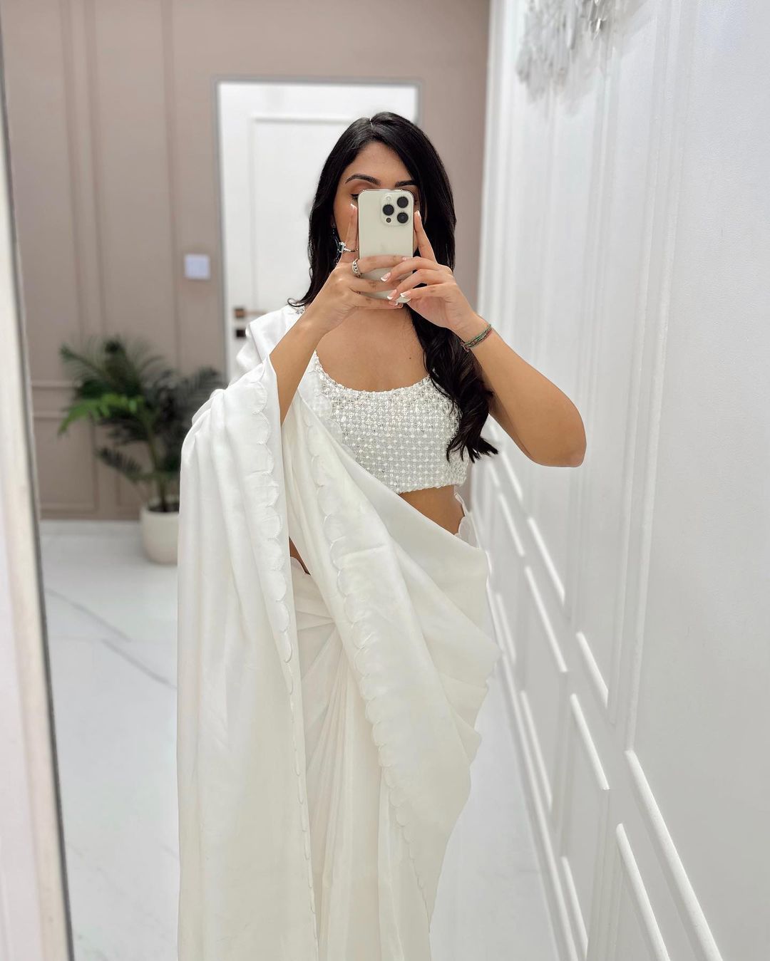 White Elegant Saree With Stylish Traditional Drape