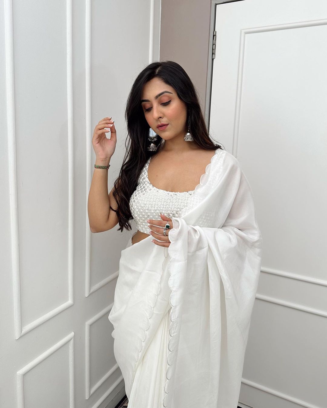 White Elegant Saree With Stylish Traditional Drape
